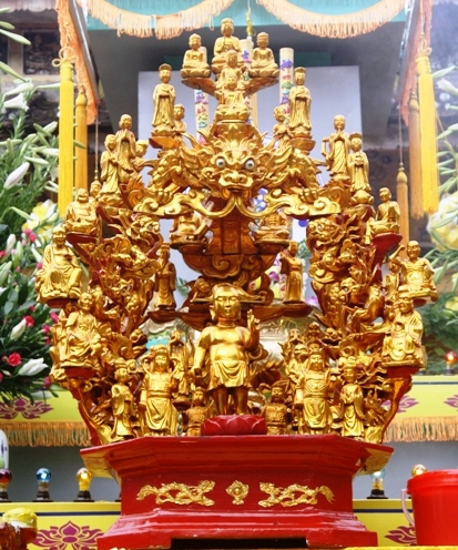 Tượng Đức Phật sơ sinh (có 9 rồng phun nước tắm ngài)